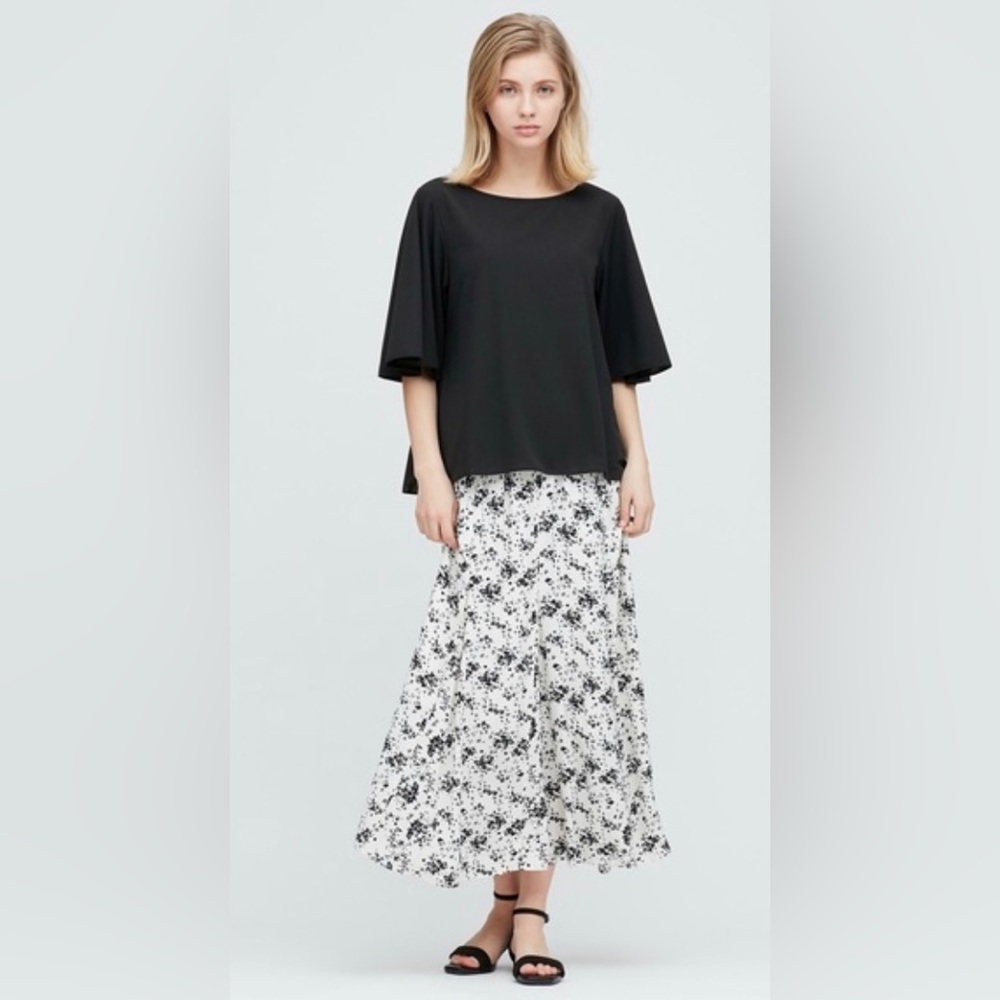 NWOT Uniqlo White Ruffled Sleeve T Shirt
